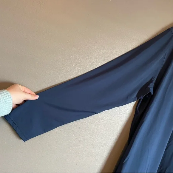 NWT Margaritaville Sz XXL Mens Insignia Blue Long Sleeve Logo Sword Fish Top $30 - Picture 2 of 12